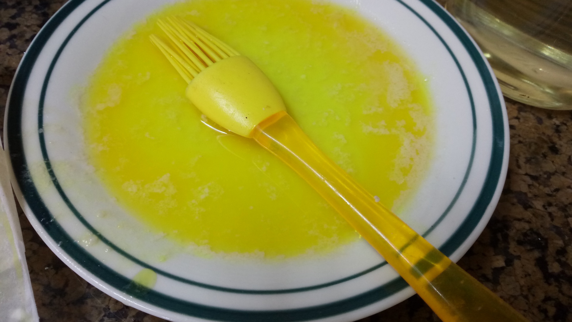 Kulaj -rulouri cu nuca si branza insiropate