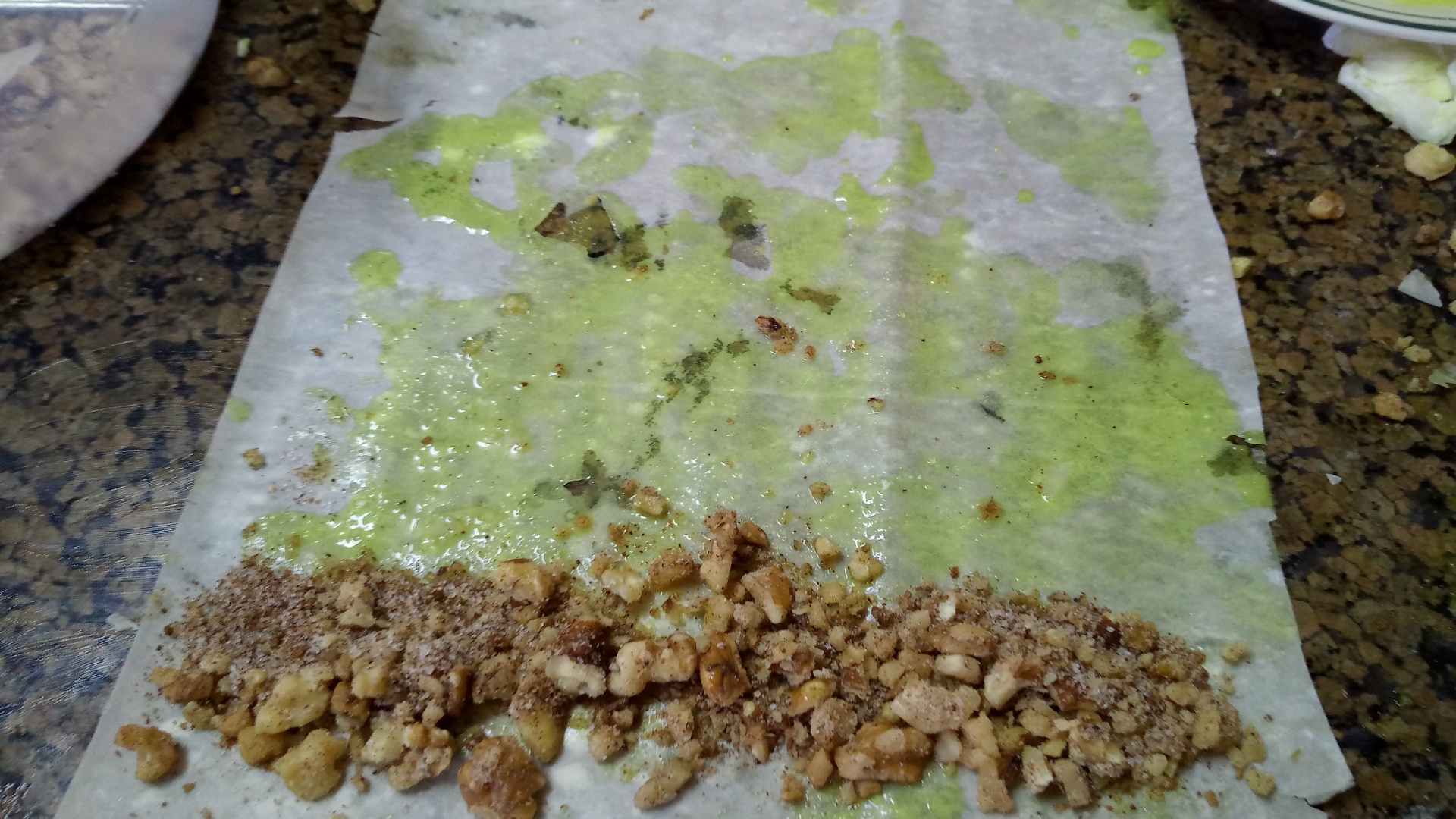 Kulaj -rulouri cu nuca si branza insiropate