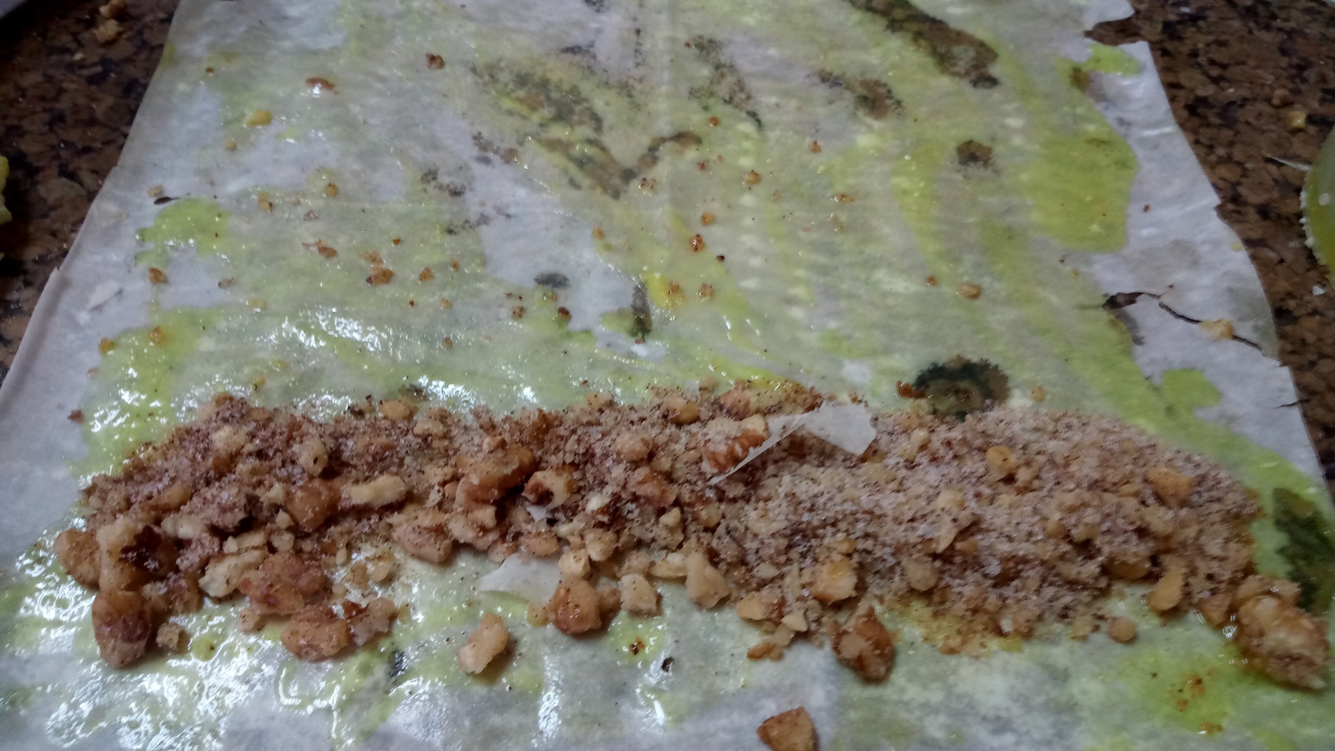 Kulaj -rulouri cu nuca si branza insiropate