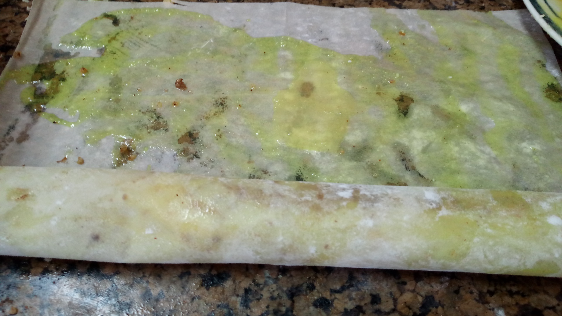 Kulaj -rulouri cu nuca si branza insiropate