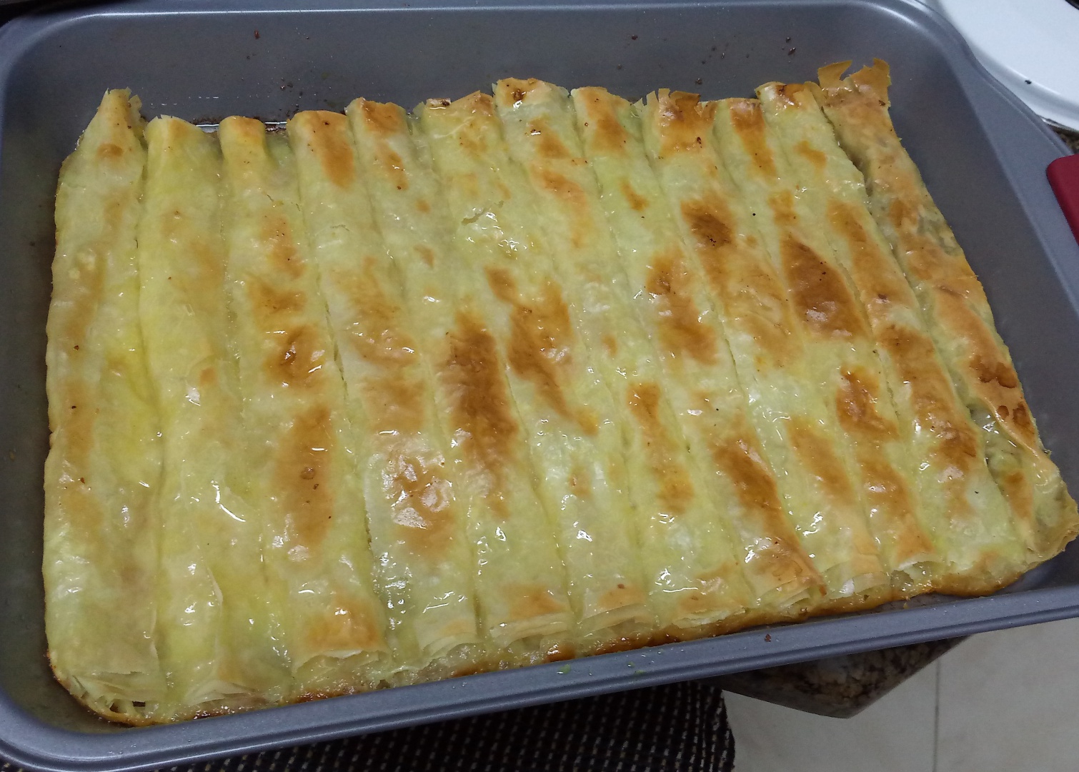 Kulaj -rulouri cu nuca si branza insiropate