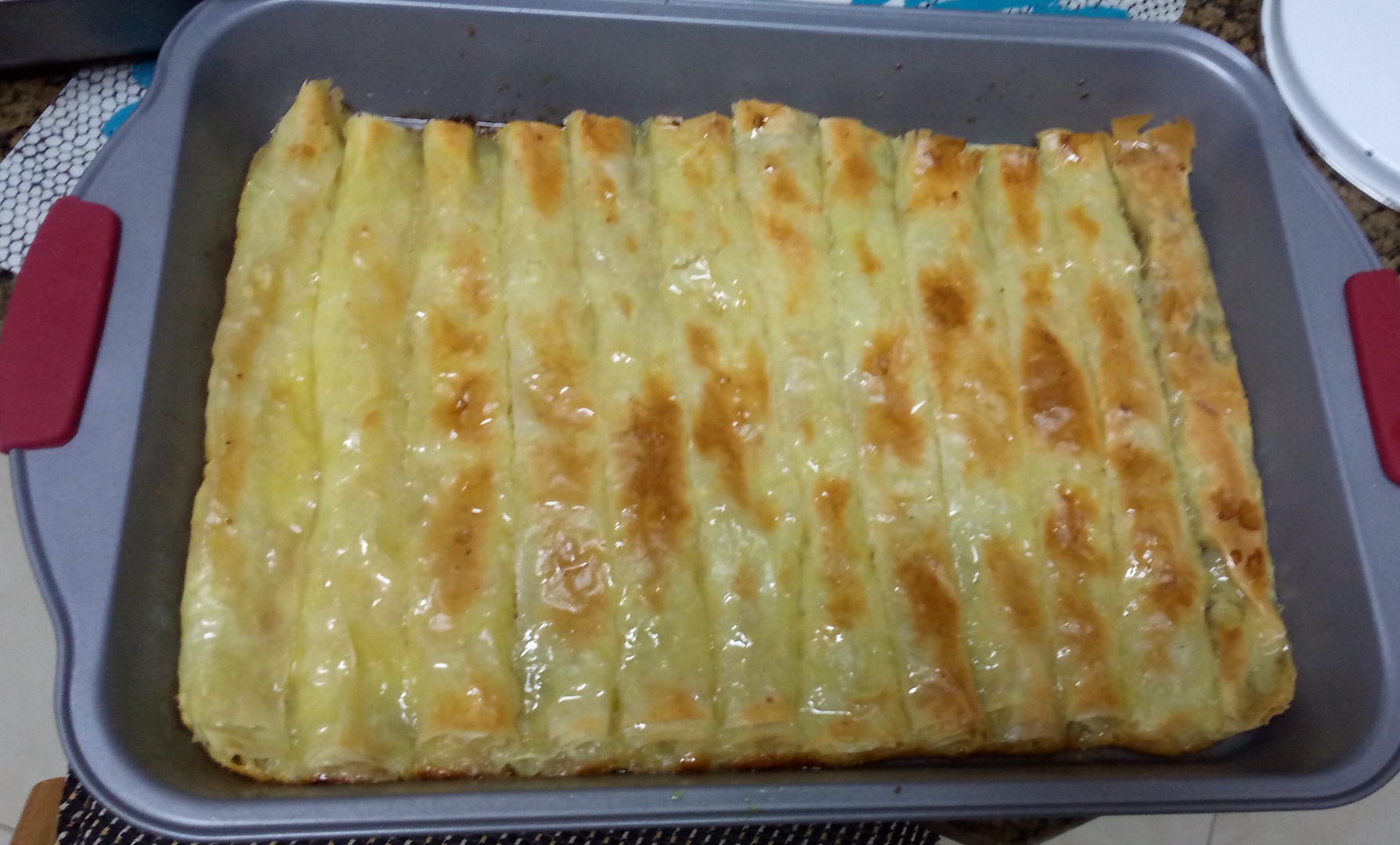 Kulaj -rulouri cu nuca si branza insiropate