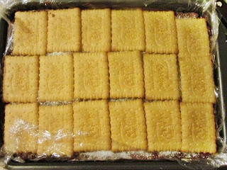 Prajitura cu biscuiti si crema de gris