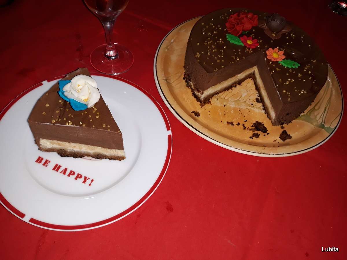 Tort cu crema de branza si mousse de ciocolata