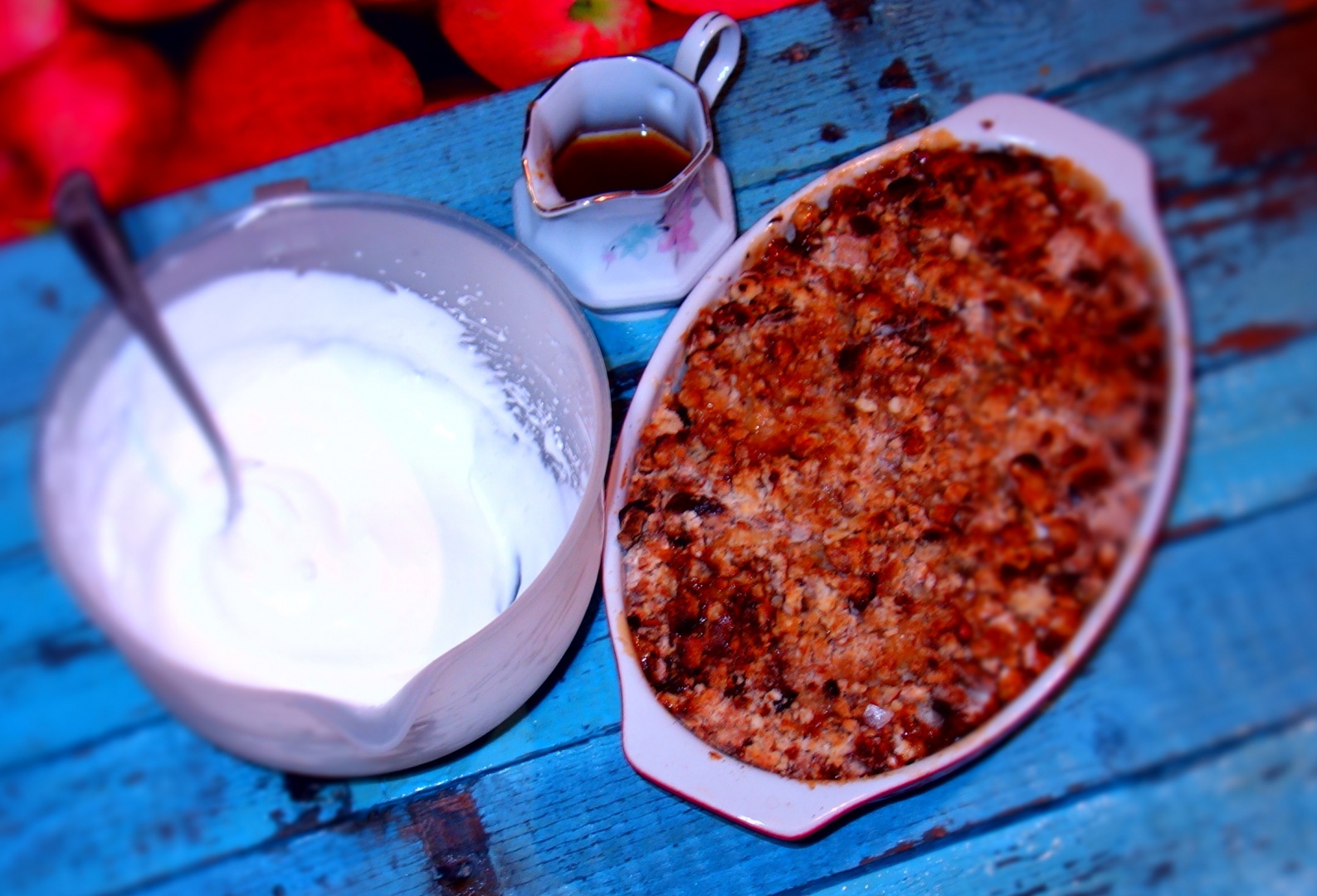 Crumble cu turta dulce, mere si pere