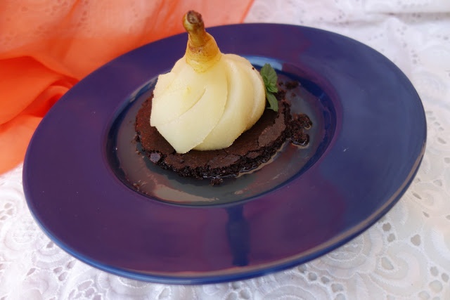 Brownies cu pere in sos de vin