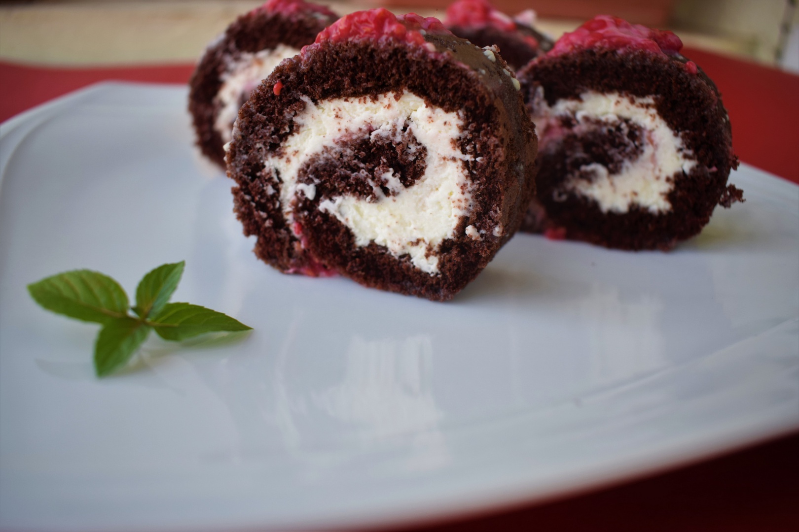 Rulada cu mascarpone si zmeura