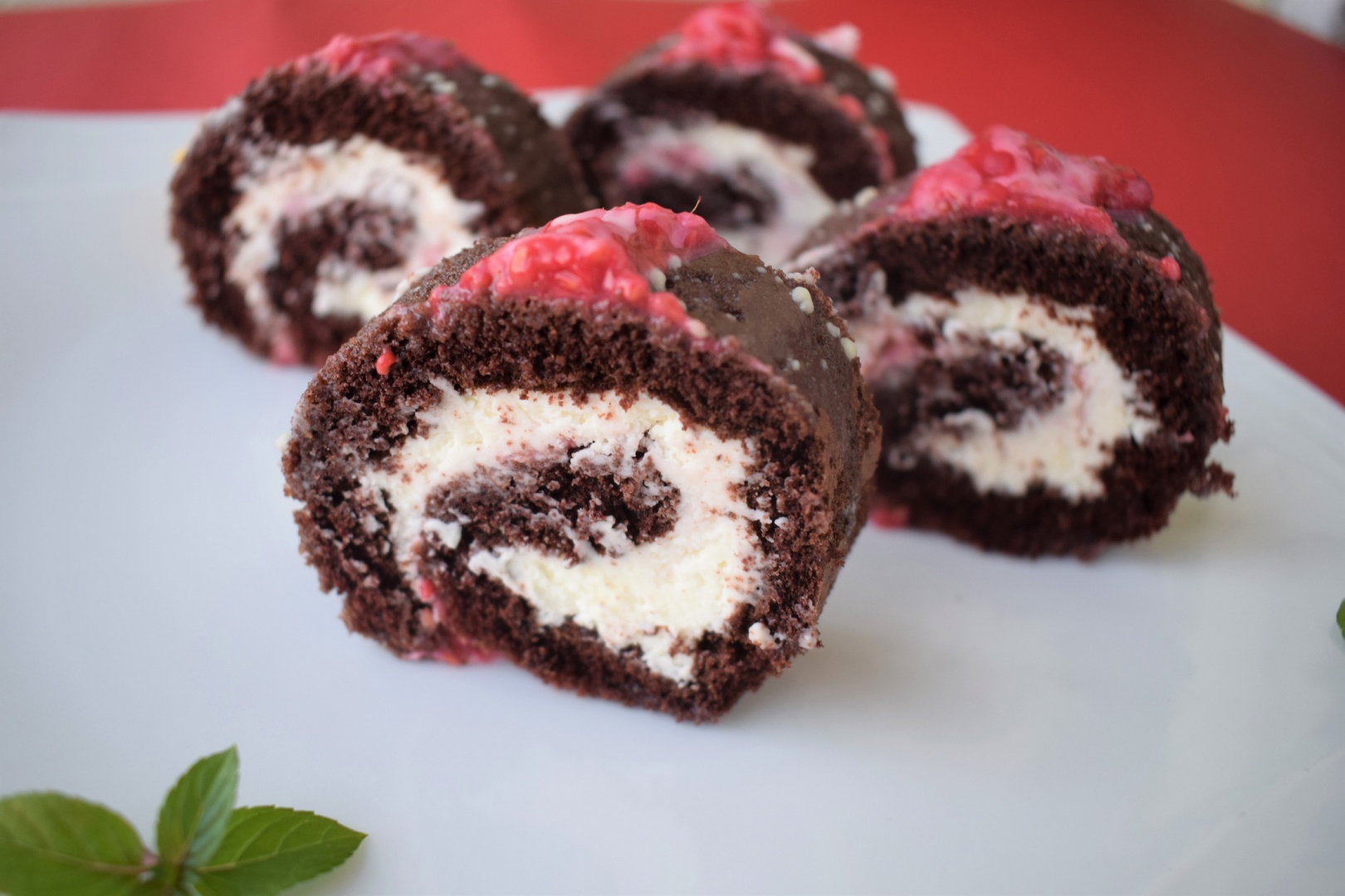 Rulada cu mascarpone si zmeura