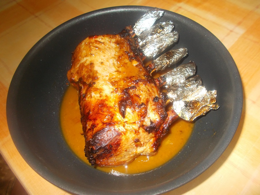 Cotlet de porc in crusta de cascaval cu patrunjel verde cu garnitura de piure de conopida