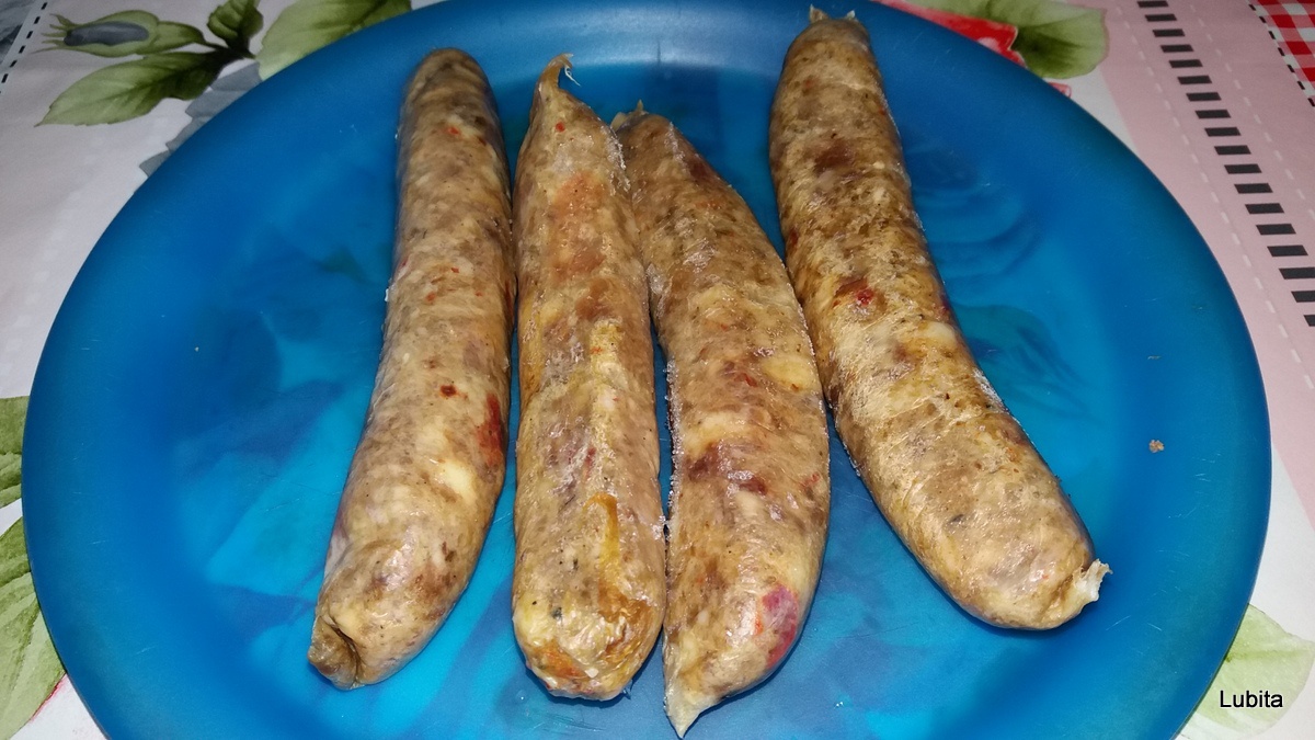 Varza calita cu carnati de casa