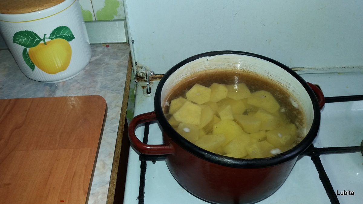 Snitele de soia cu piure de cartofi albi si mov