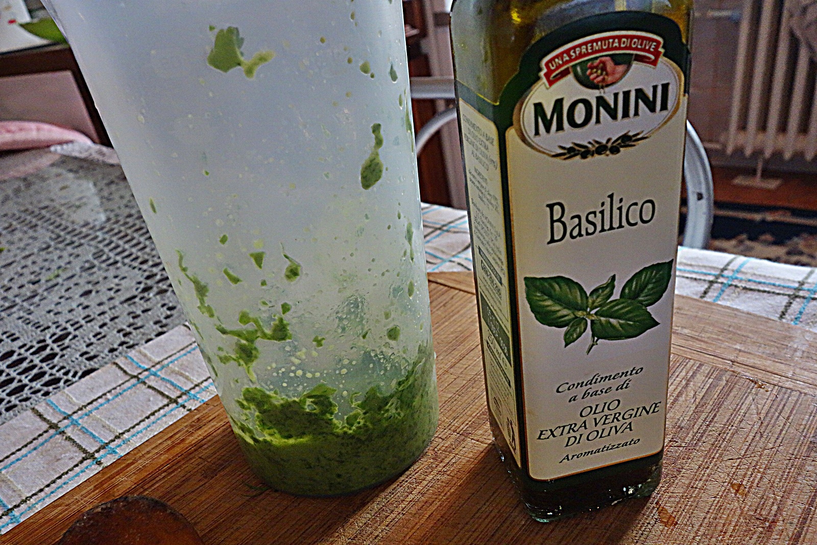 Cosulete din spaghete cu legume si carne tocata in sos de patrunjel