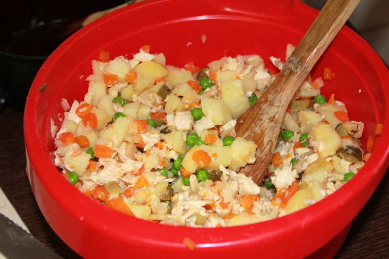 Salata de pui, cu legume si iaurt