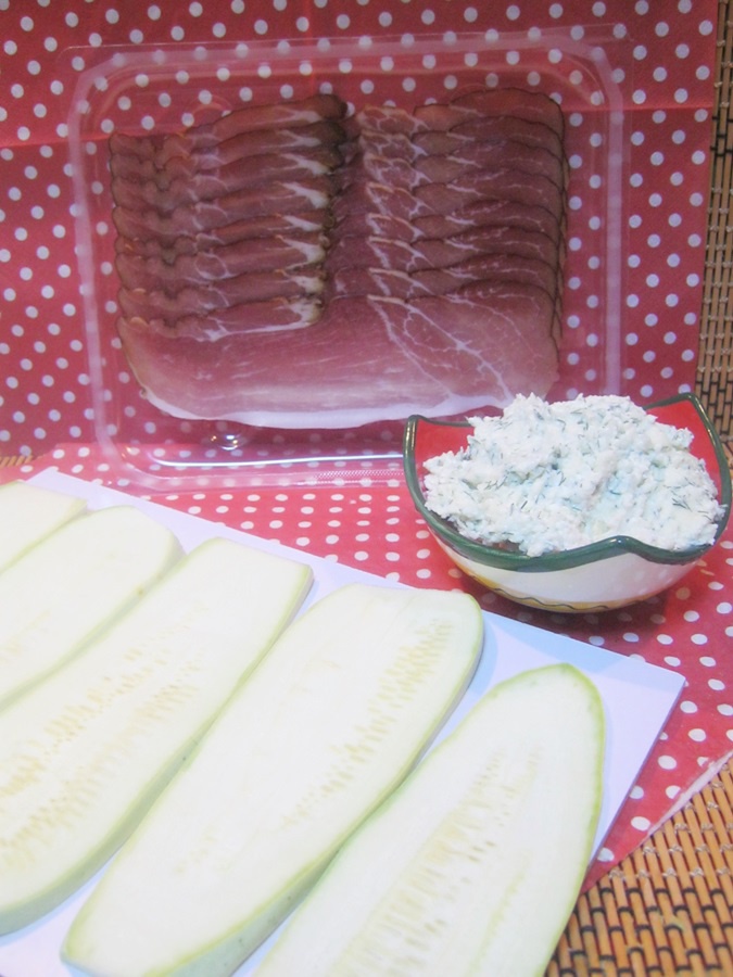 Rulouri de dovlecei cu branza si bacon