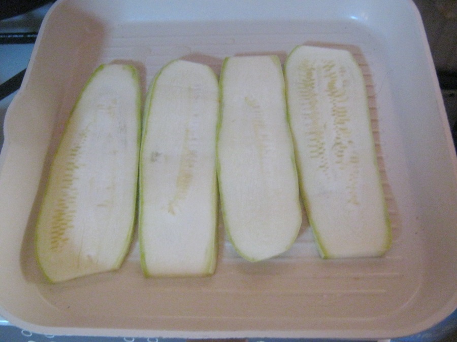 Rulouri de dovlecei cu branza si bacon