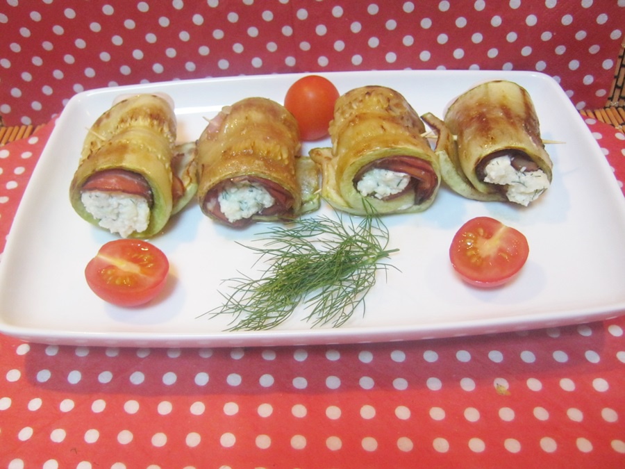 Rulouri de dovlecei cu branza si bacon