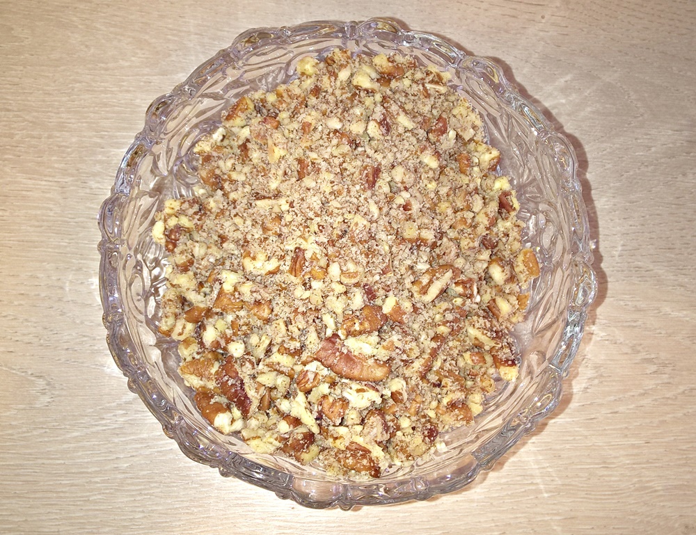 Prajitura cu nuca, ciocolata, crema de vanilie si jeleu de capsuni