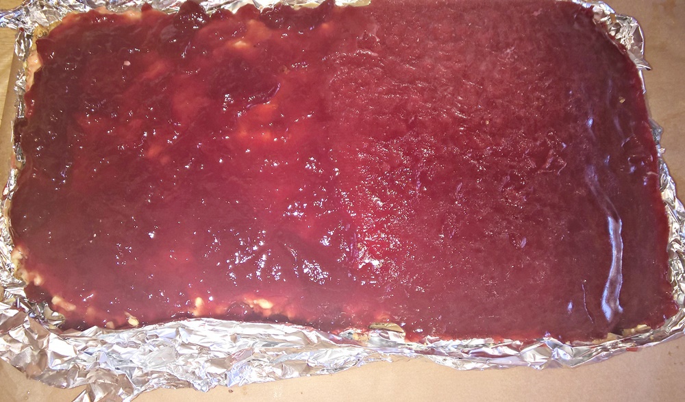 Prajitura cu nuca, ciocolata, crema de vanilie si jeleu de capsuni