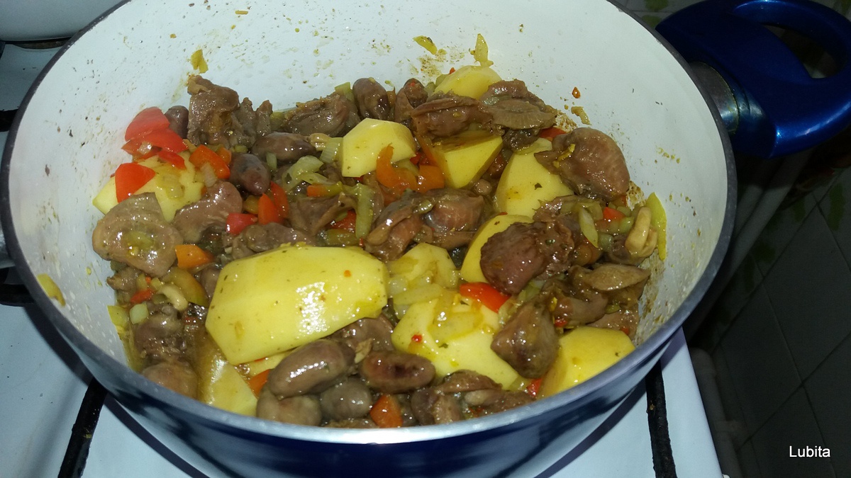 Mancare cu pipote de pui