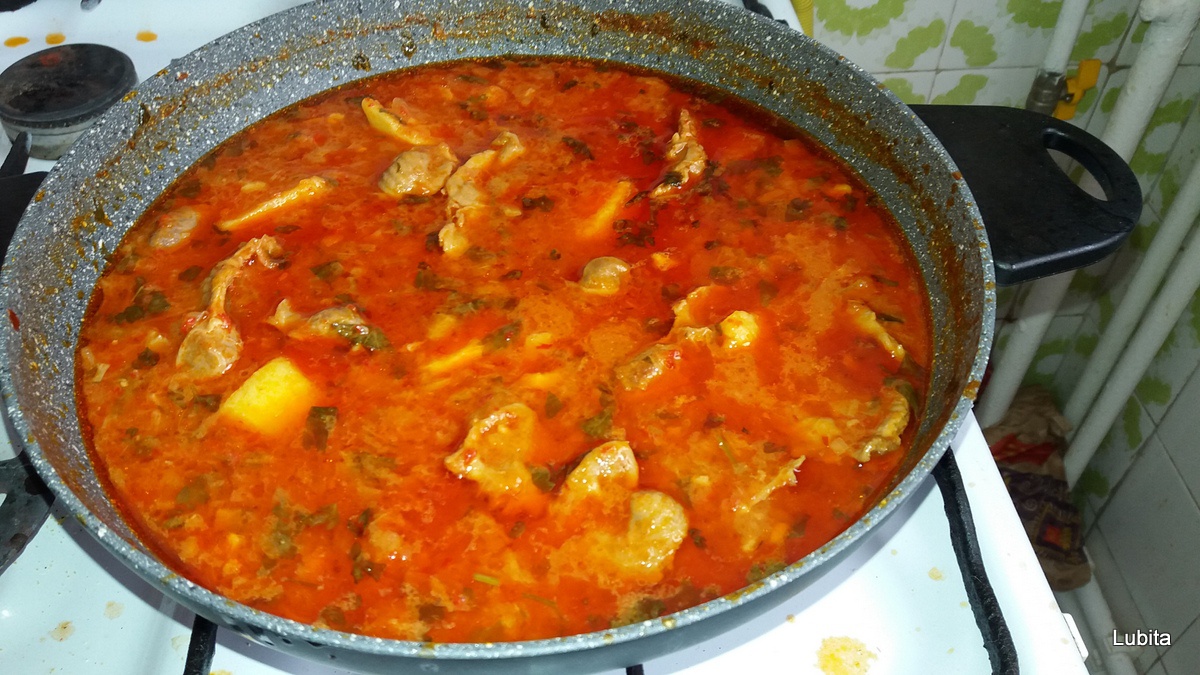 Mancare cu pipote de pui