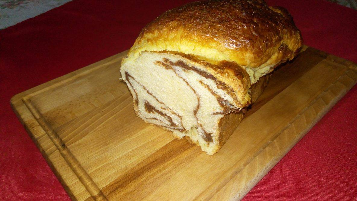 Cozonac fara framantare cu umplutura de nuca si cacao