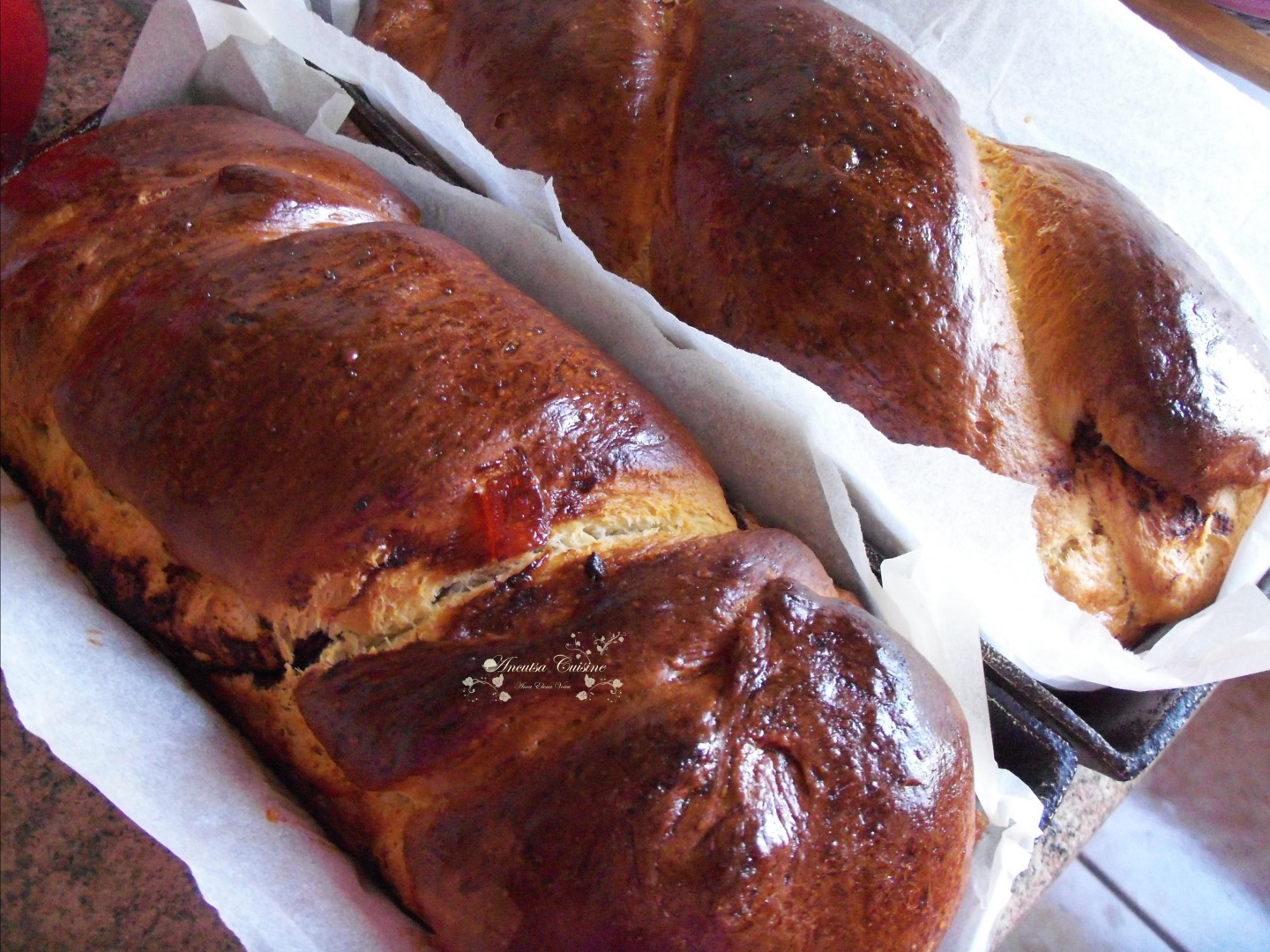 Cozonaci cu bezea, cacao si nuca