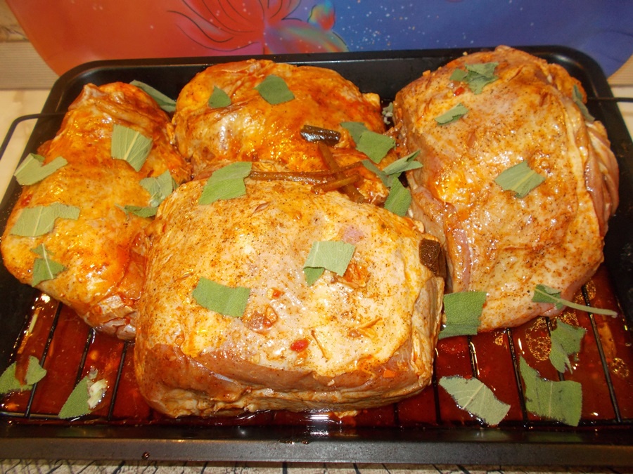 Pulpa de miel in vin alb cu salvie si cartofi calugaresti