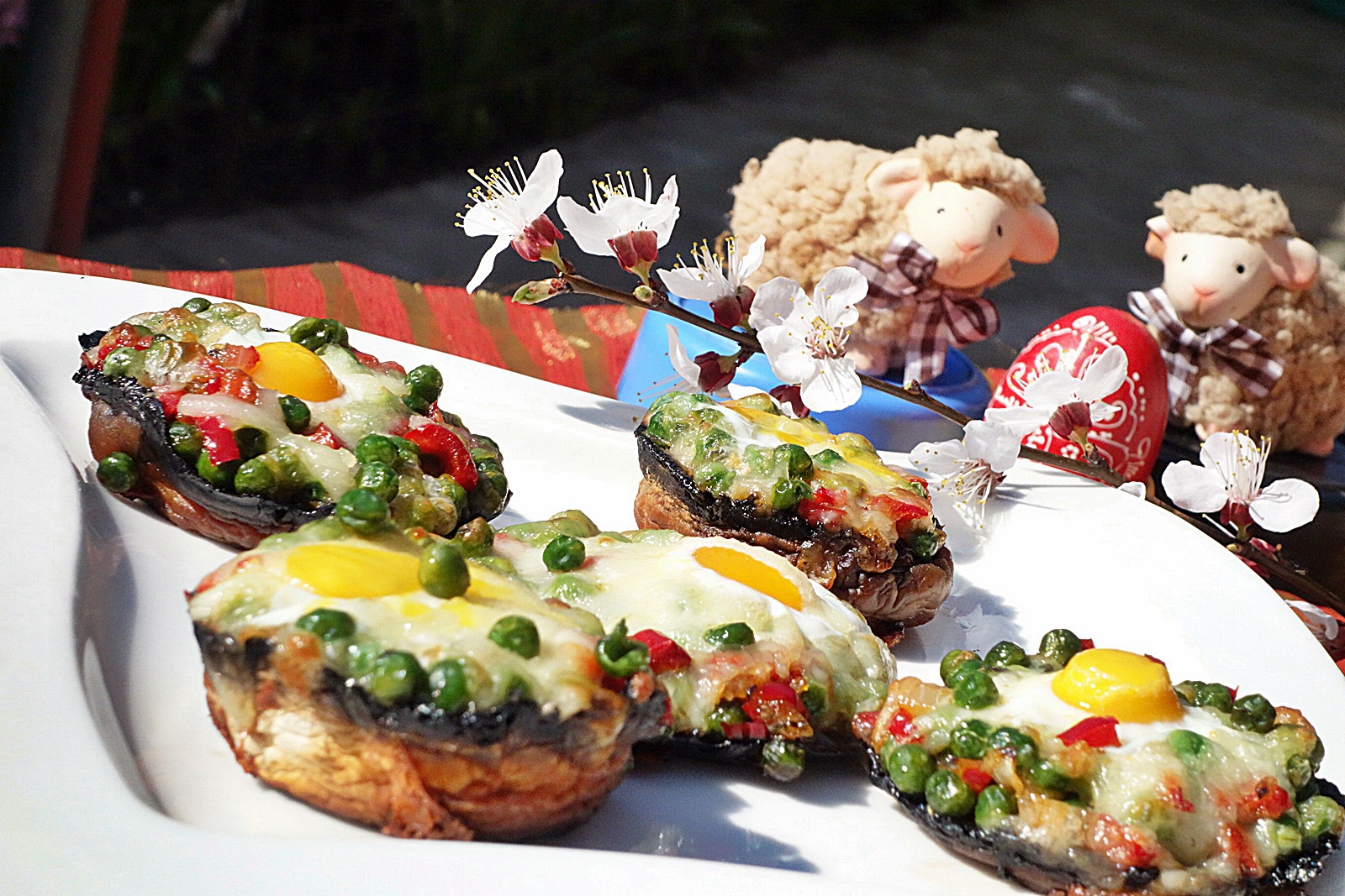 Ciupercute umplute cu mazare, mozzarella si oua de prepelita