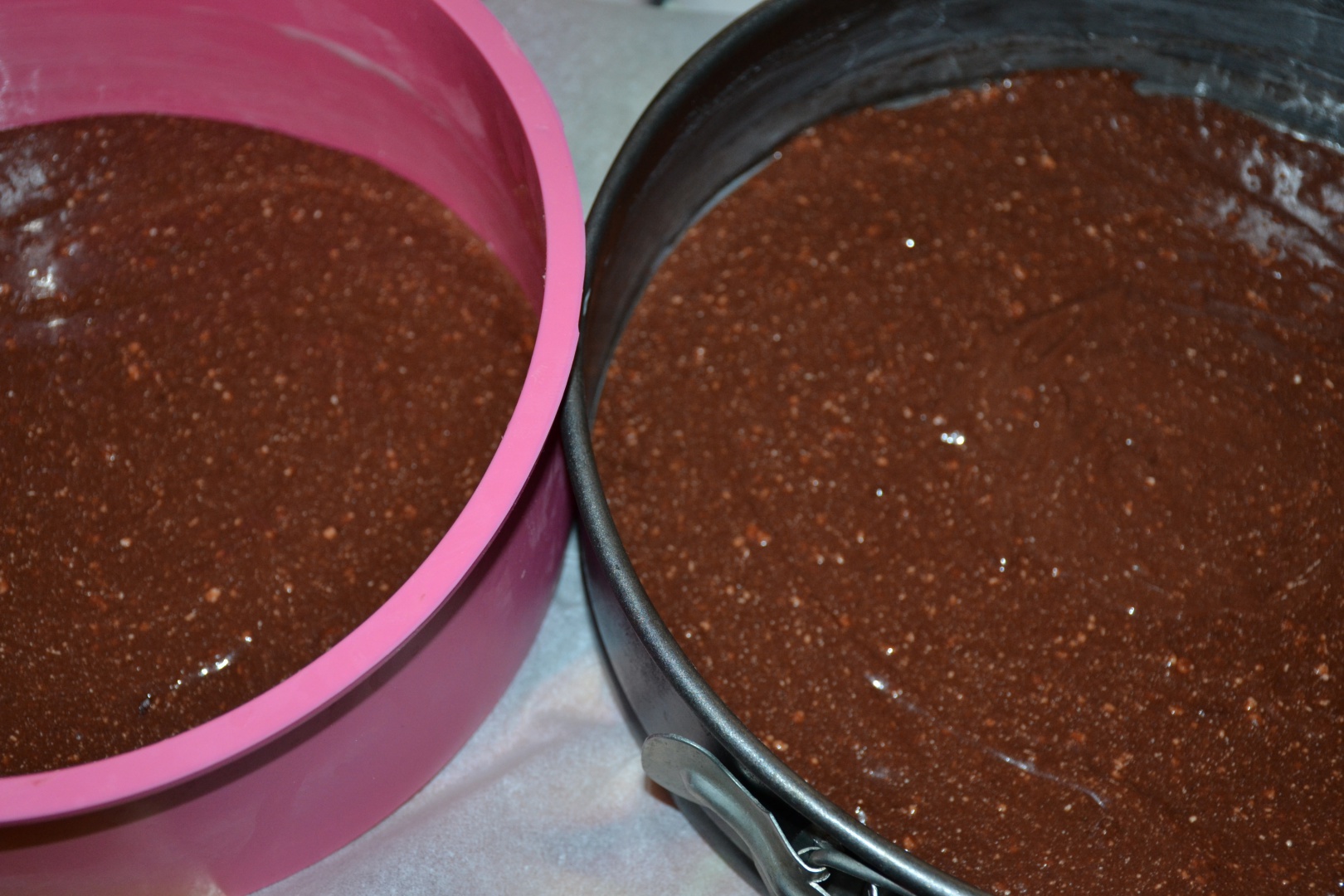 Pasca bicolora cu smantana, branza si ciocolata