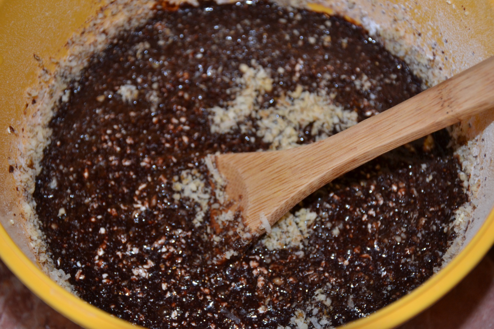 Pasca bicolora cu smantana, branza si ciocolata