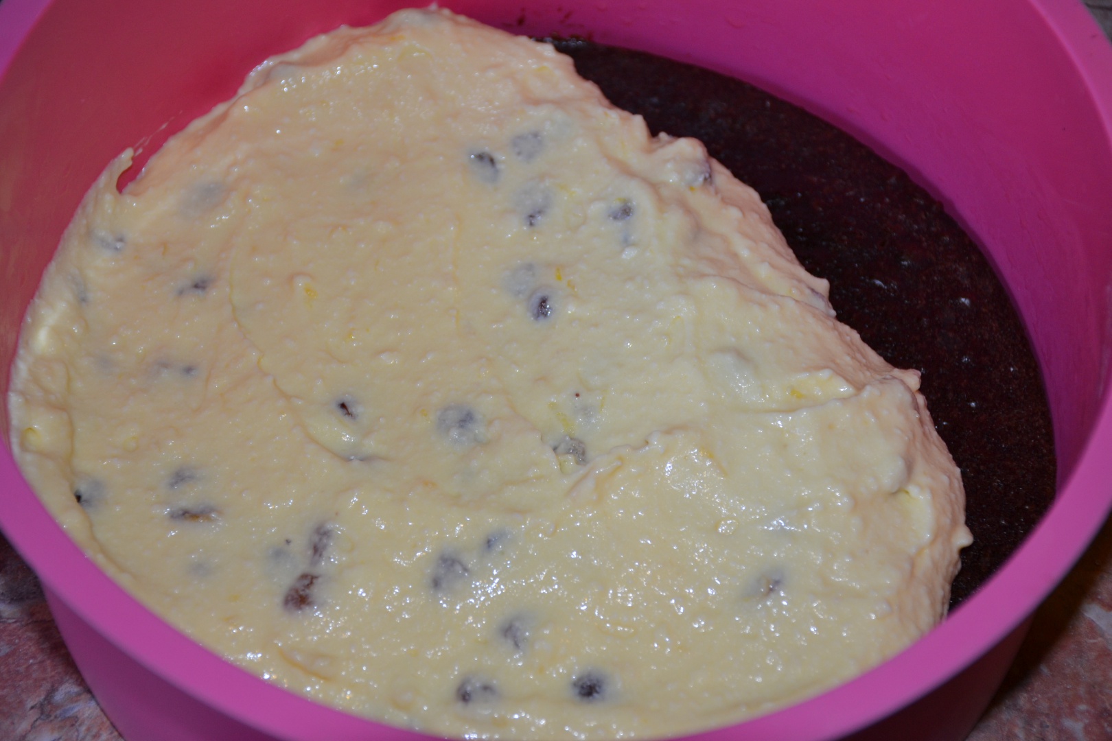 Pasca bicolora cu smantana, branza si ciocolata