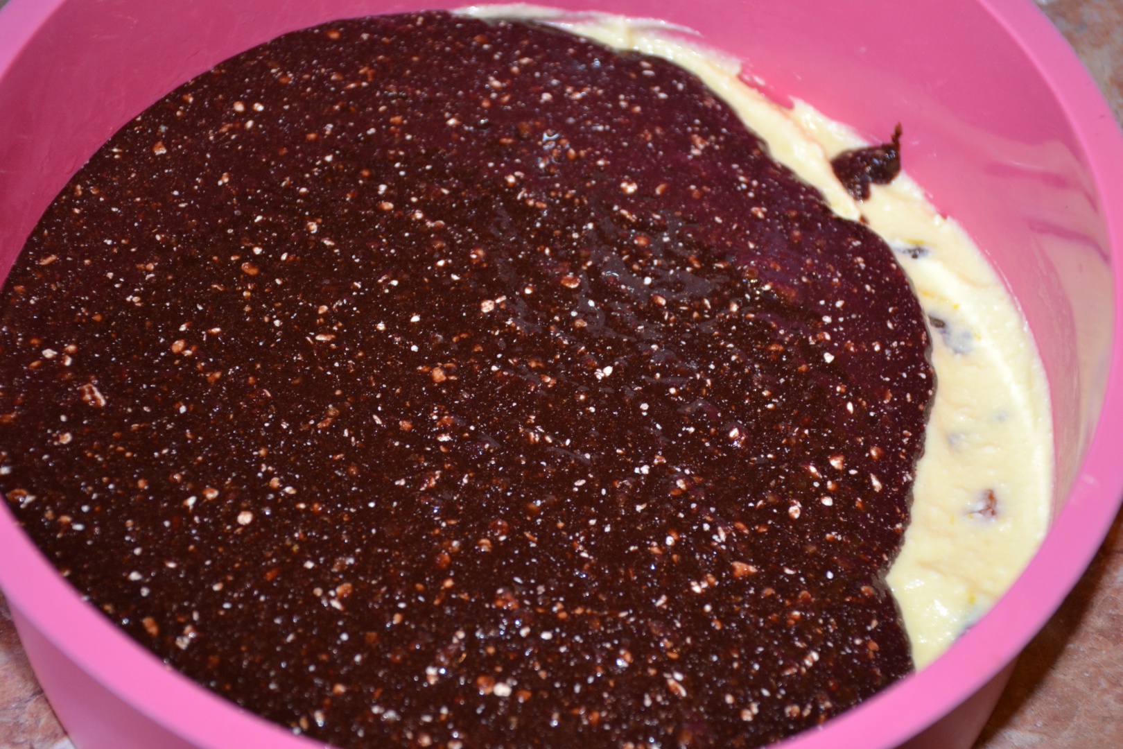 Pasca bicolora cu smantana, branza si ciocolata