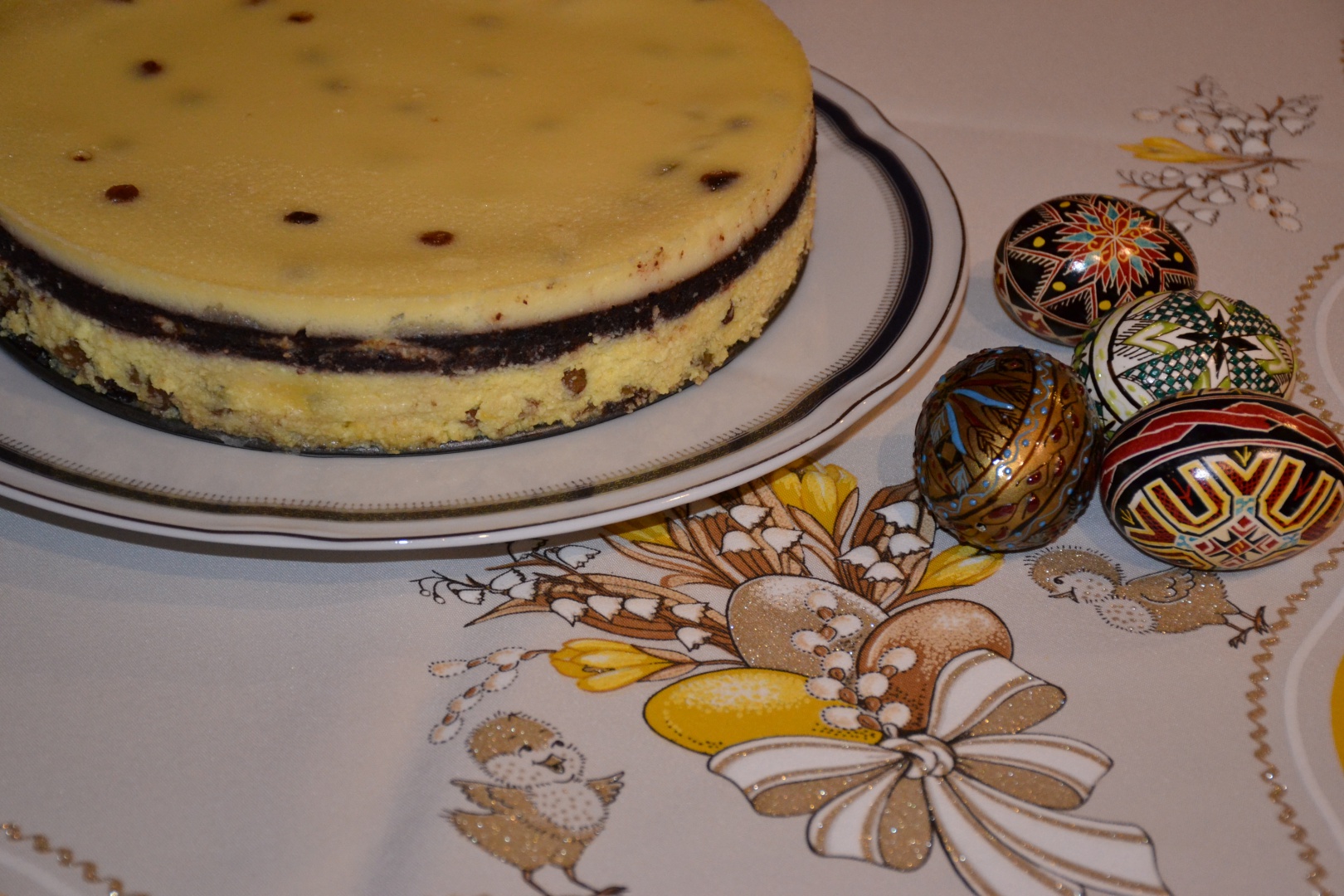 Pasca bicolora cu smantana, branza si ciocolata