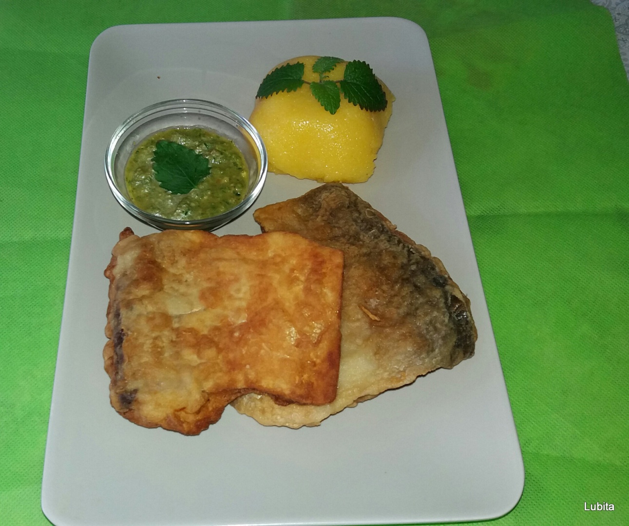 Peste prajit cu mujdei verde