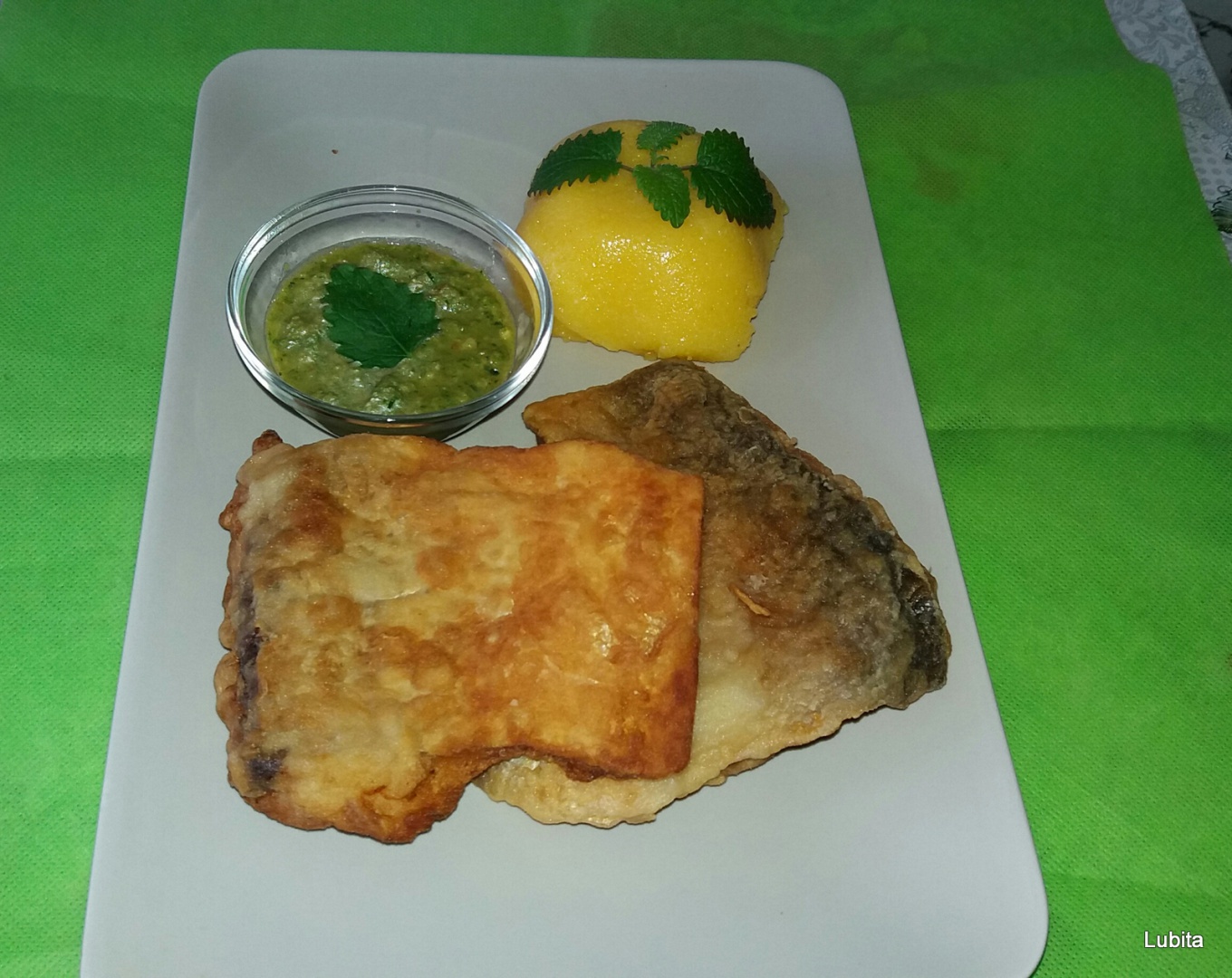 Peste prajit cu mujdei verde