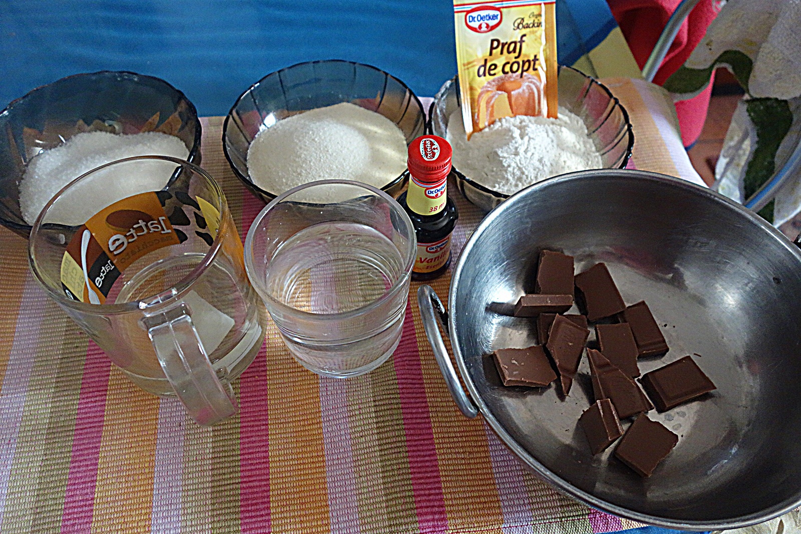 Tortulet acrisor cu gris si bezea