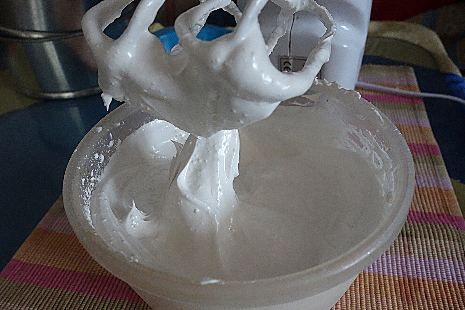 Tortulet acrisor cu gris si bezea