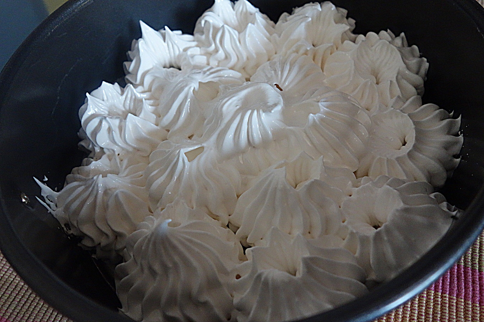 Tortulet acrisor cu gris si bezea