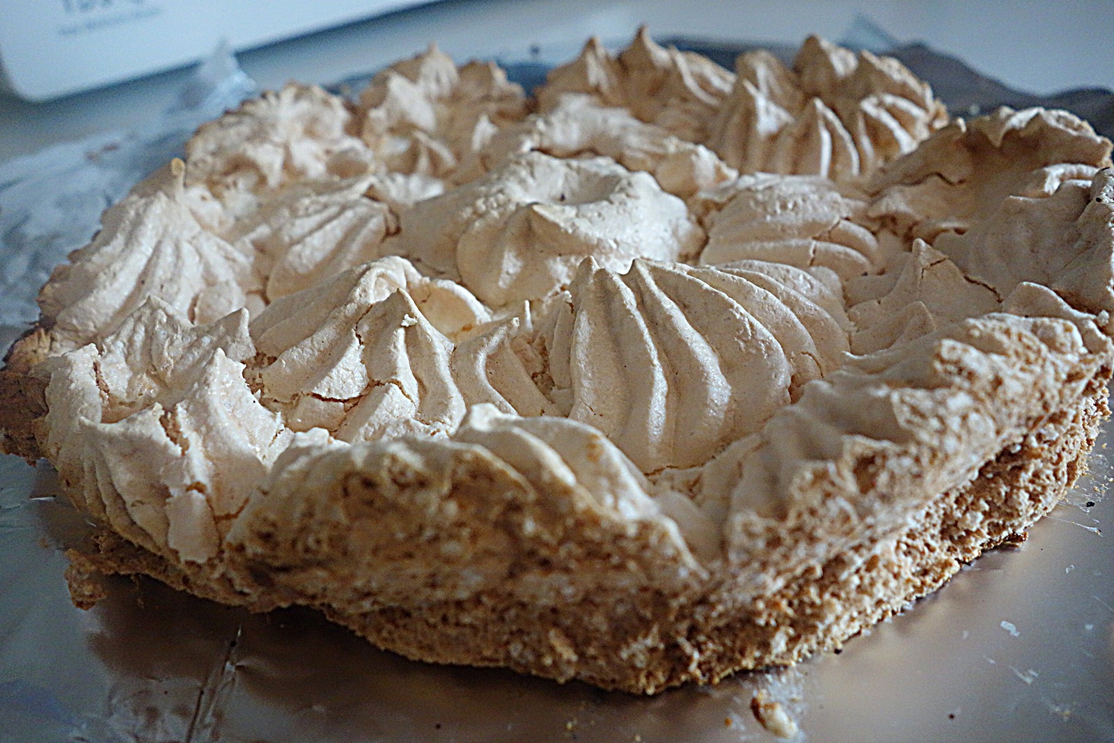 Tortulet acrisor cu gris si bezea