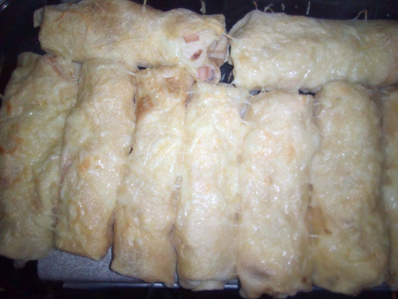 Clatite umplute cu cascaval si sunca de pui