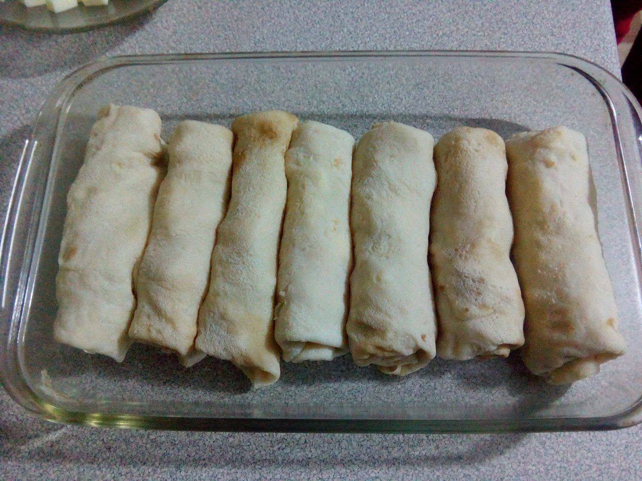 Clatite umplute cu cascaval si sunca de pui