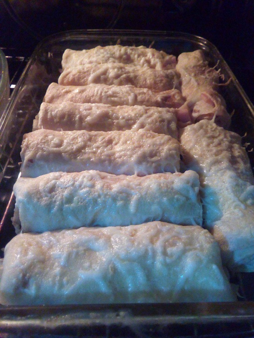 Clatite umplute cu cascaval si sunca de pui