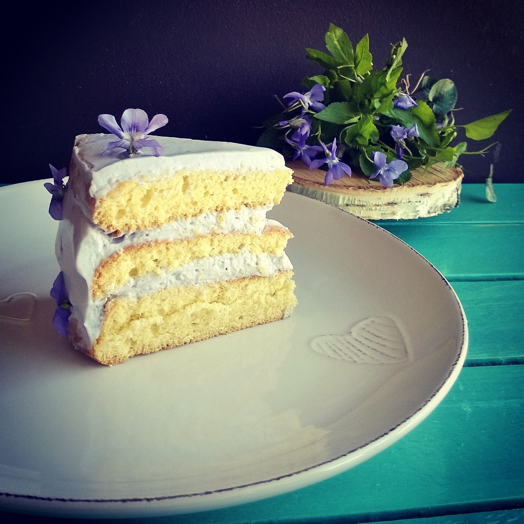 Tort cu crema de violete