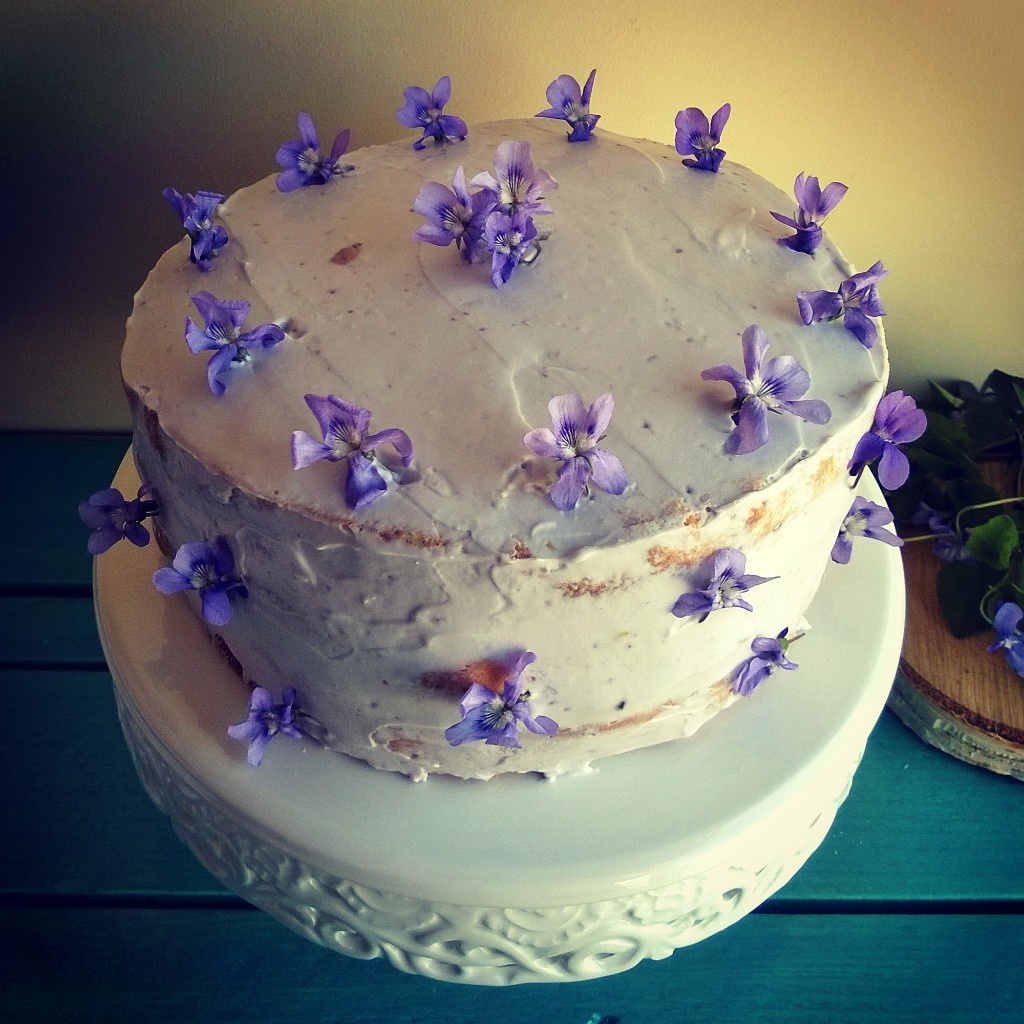 Tort cu crema de violete