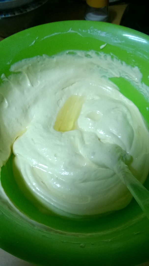 Tort cu crema de violete