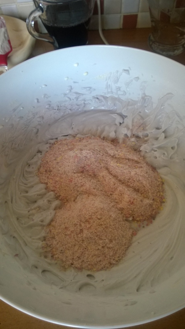 Tort cu crema de violete