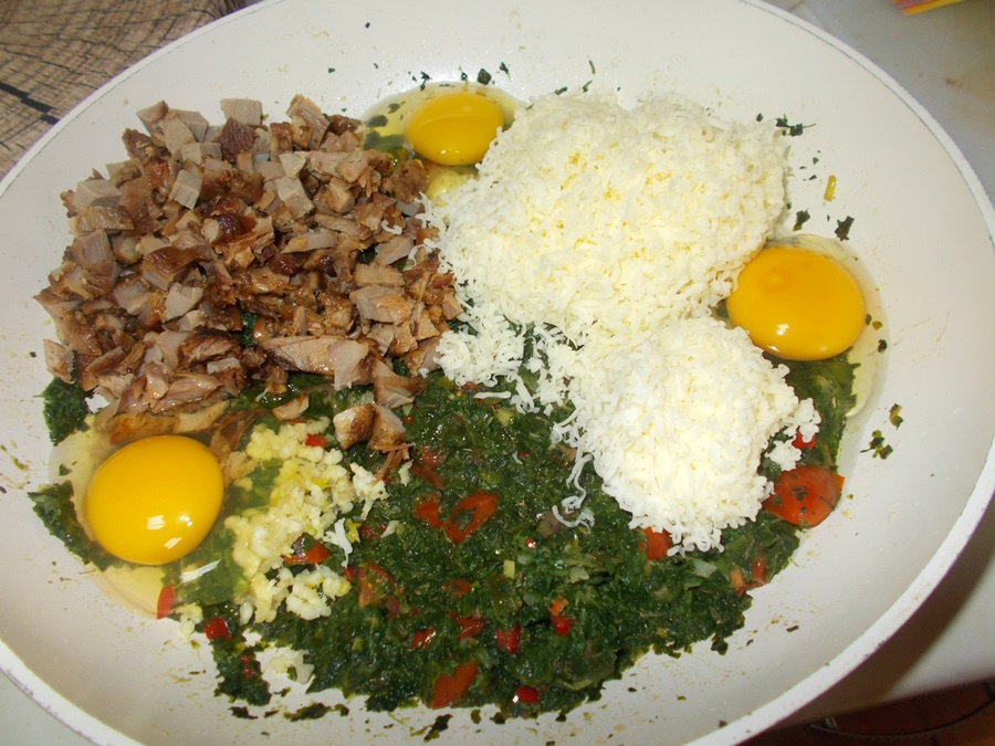 Rulada cu spanac, oua si friptura de miel