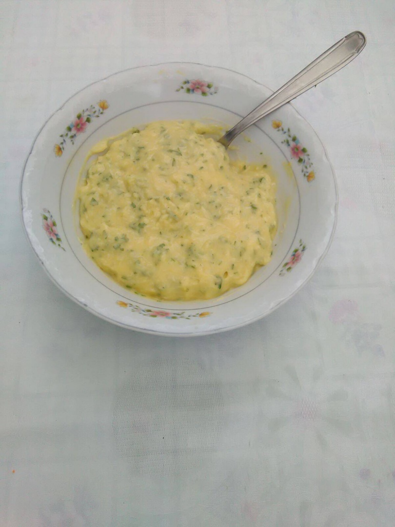 Merluciu la gratar pe pat de rucola si cartofi copti