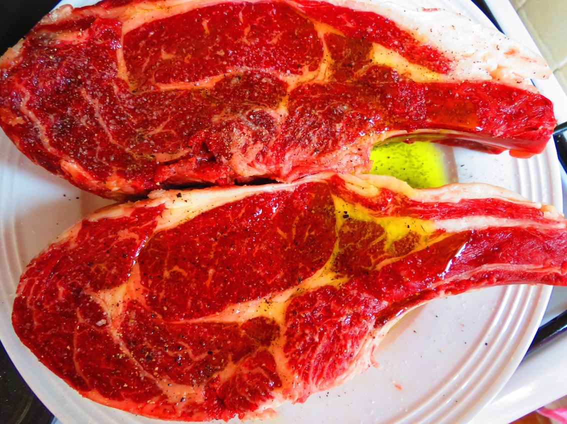 Cotlete de manzat cu sos creol Chien