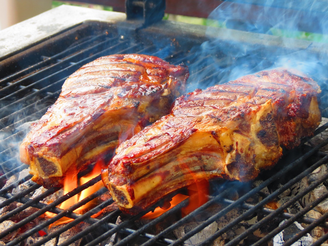 Cotlete de manzat cu sos creol Chien